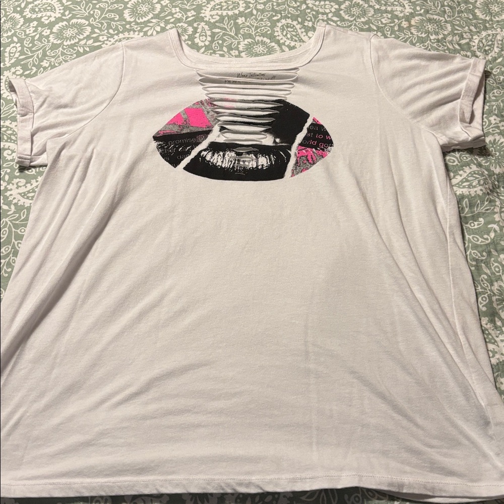 NWOT Torrid Destructed Slim Fit T-Shirt Size 2 (18/20)